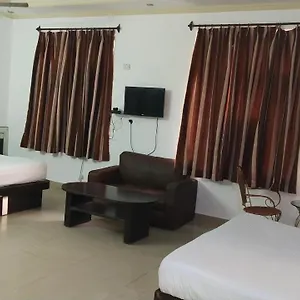 3* Hotel Fabhotel Prashant Palace